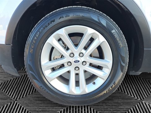 Used 2017 Ford Explorer XLT w/ Equipment Group 201A image 14