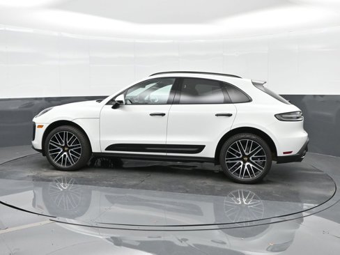 Used 2025 Porsche Macan Turbo image 2