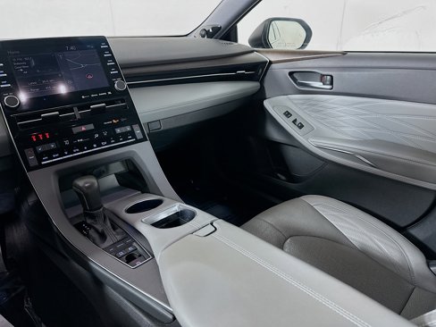 Used 2019 Toyota Avalon Limited image 23