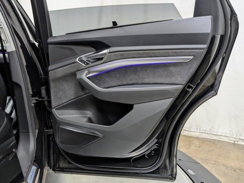 Used 2019 Audi e-tron Prestige w/ Prestige Package image 23