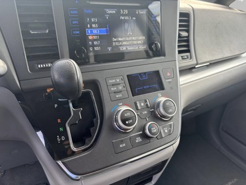 Used 2015 Toyota Sienna LE image 20