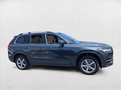 Used 2017 Volvo XC90 T5 Momentum w/ Momentum Plus Package image 4