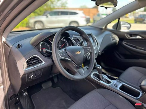 Used 2019 Chevrolet Cruze LT image 10