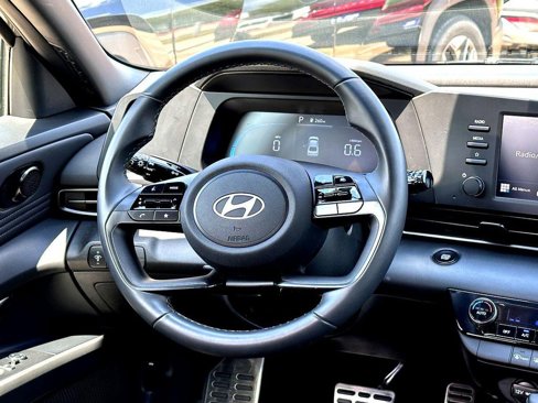 Used 2025 Hyundai Elantra Sport image 28