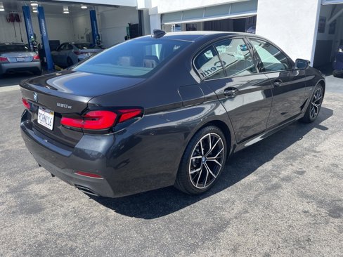 Used 2022 BMW 530e xDrive w/ M Sport Package image 5