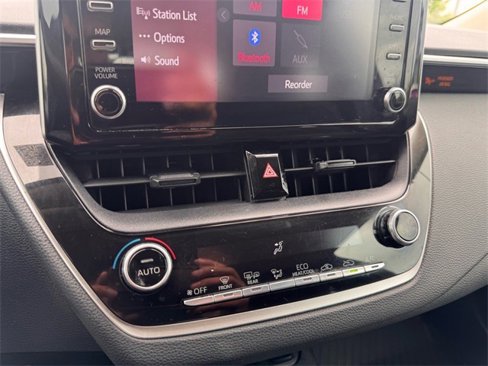 Used 2020 Toyota Corolla LE image 16