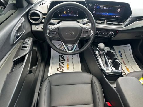 Used 2025 Chevrolet Trax ACTIV w/ Sunroof Package image 6