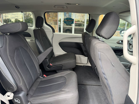 Used 2020 Chrysler Voyager LX image 19