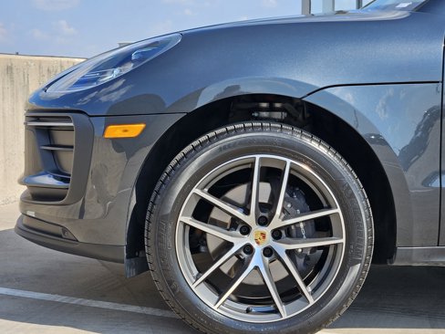 Certified 2025 Porsche Macan Turbo image 13