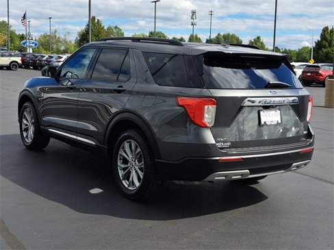 Used 2020 Ford Explorer XLT w/ Equipment Group 202A image 4