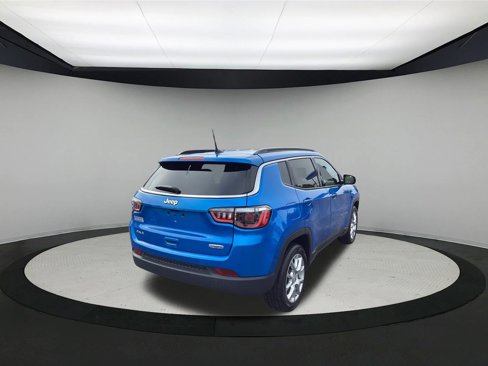 Used 2024 Jeep Compass Latitude image 8