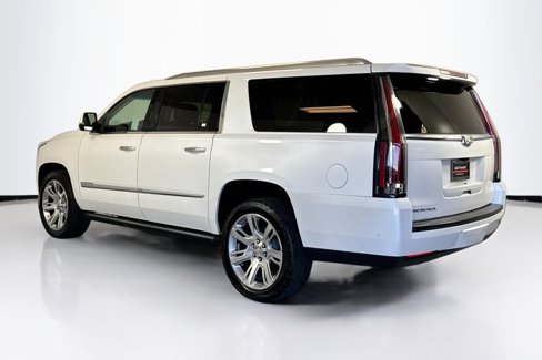 Used 2018 Cadillac Escalade ESV Premium Luxury image 7