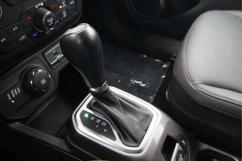 Used 2020 Jeep Renegade Limited image 25