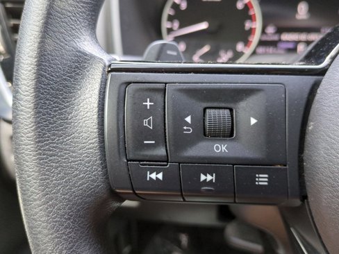 Used 2021 Nissan Rogue SV image 16