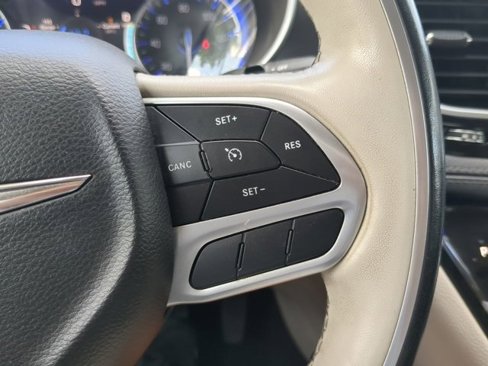 Used 2020 Chrysler Pacifica Limited image 23