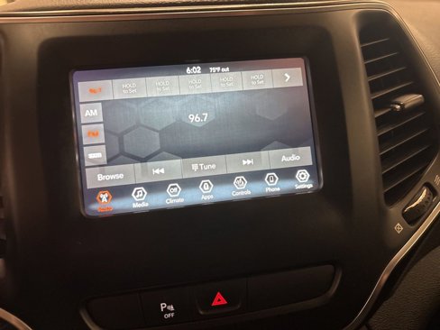 Used 2020 Jeep Cherokee Latitude Plus w/ Cold Weather Group image 12