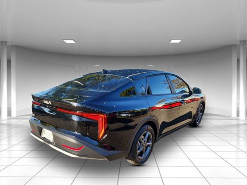 New 2025 Kia K4 LXS image 3