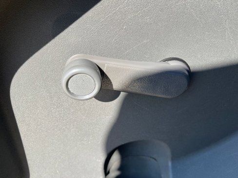 Used 2016 Nissan Frontier S image 14