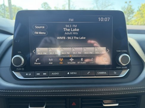 Used 2023 Nissan Rogue SV image 25