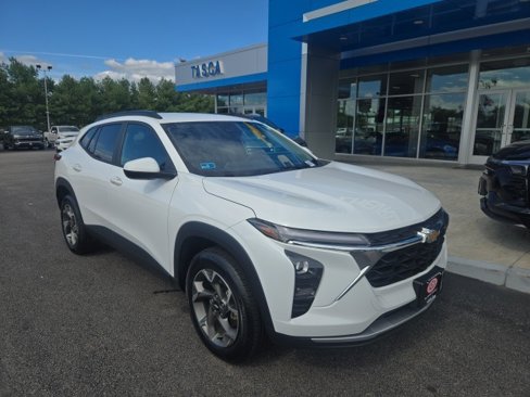 Used 2024 Chevrolet Trax LT image 1