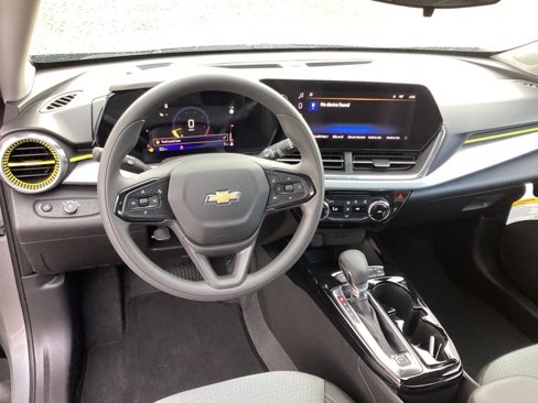 New 2025 Chevrolet Trax LT image 18