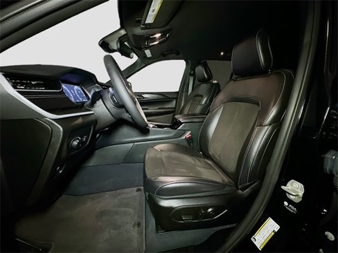 Used 2023 Jeep Grand Cherokee Altitude image 11