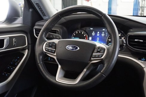 Used 2021 Ford Explorer XLT image 34