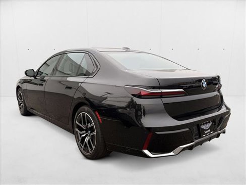 Used 2024 BMW 740i image 4