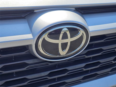 Used 2019 Toyota RAV4 LE image 3