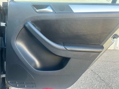 Used 2011 Volkswagen Jetta TDI image 16