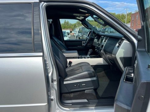 Used 2016 Ford Expedition Limited image 22