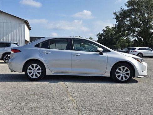Used 2021 Toyota Corolla LE image 8