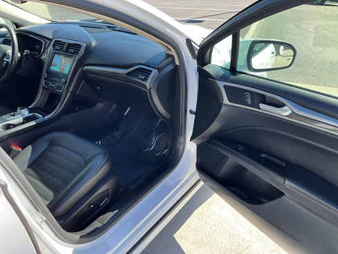 Used 2018 Ford Fusion Energi SE image 3