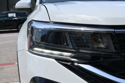 Used 2024 Volkswagen Taos SE w/ Panoramic Sunroof Package image 11