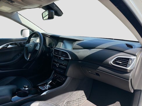 Used 2018 INFINITI QX30 Premium w/ Cargo Package image 31