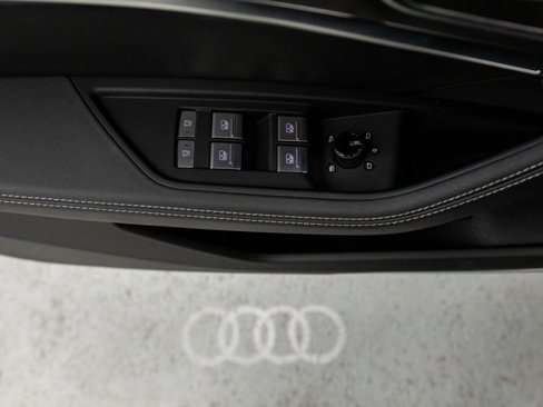 Used 2023 Audi e-tron Premium Plus w/ Premium Plus Package image 32