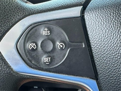 Used 2021 Chevrolet Traverse LS image 19