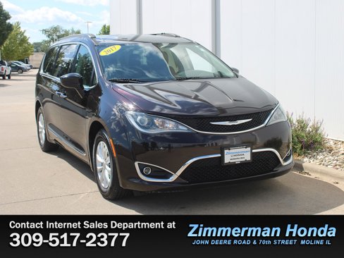 Used 2017 Chrysler Pacifica Touring-L image 3