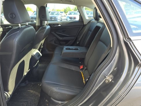 Used 2019 Volkswagen Jetta SE w/ Cold Weather Package image 23
