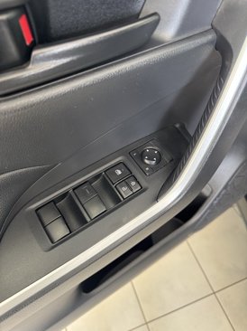 Used 2020 Toyota RAV4 LE image 9