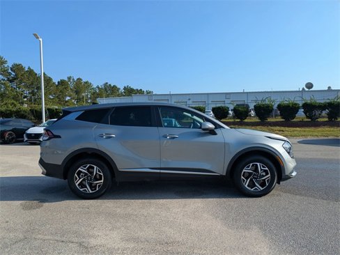 Used 2023 Kia Sportage LX image 2