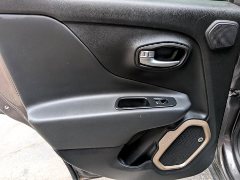 Used 2017 Jeep Renegade Limited w/ Advanced Technology Group image 40