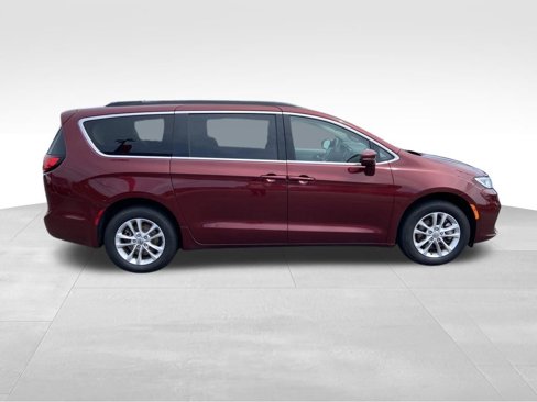 Used 2021 Chrysler Pacifica Touring image 8