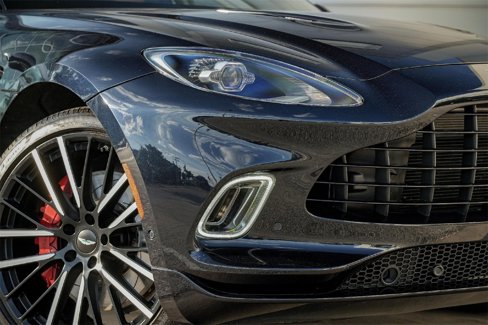 Used 2023 Aston Martin DBX image 3