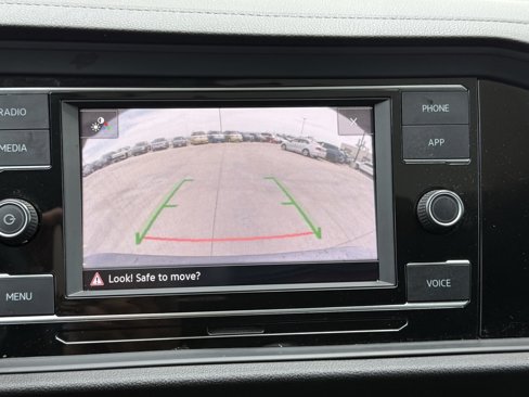 Used 2023 Volkswagen Jetta SE image 9