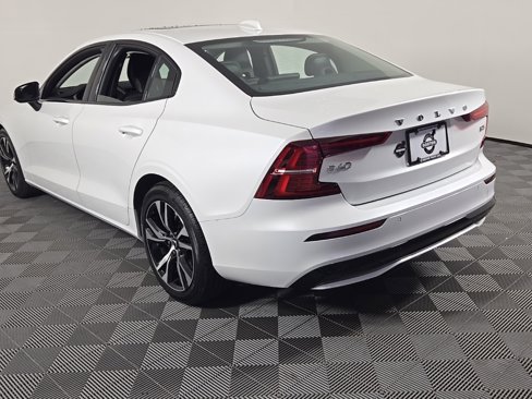 Certified 2025 Volvo S60 B5 Core image 10