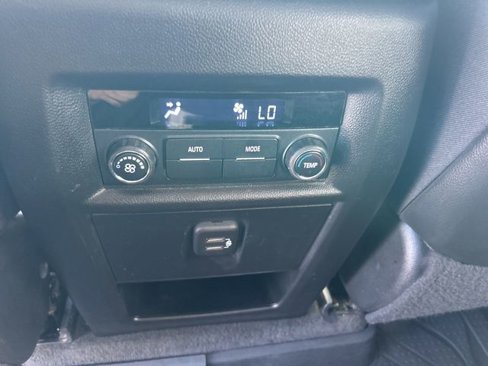 Used 2020 Chevrolet Traverse LT image 28