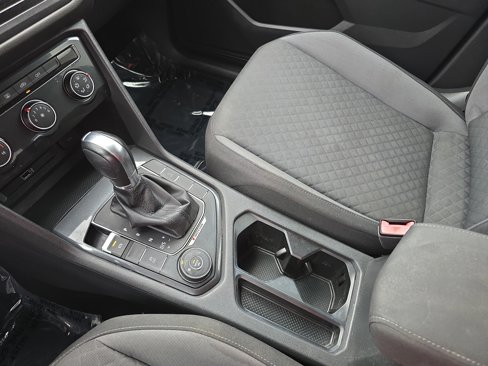 Used 2018 Volkswagen Tiguan S image 24