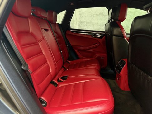 Used 2018 Porsche Macan S image 31