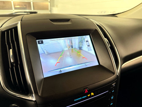 Used 2019 Ford Edge Titanium image 23